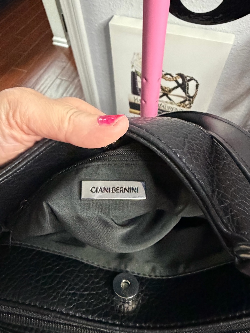 Giani Bernini - Black Pebbled Shoulder Bag with Silver Logo - Picture 13 of 16